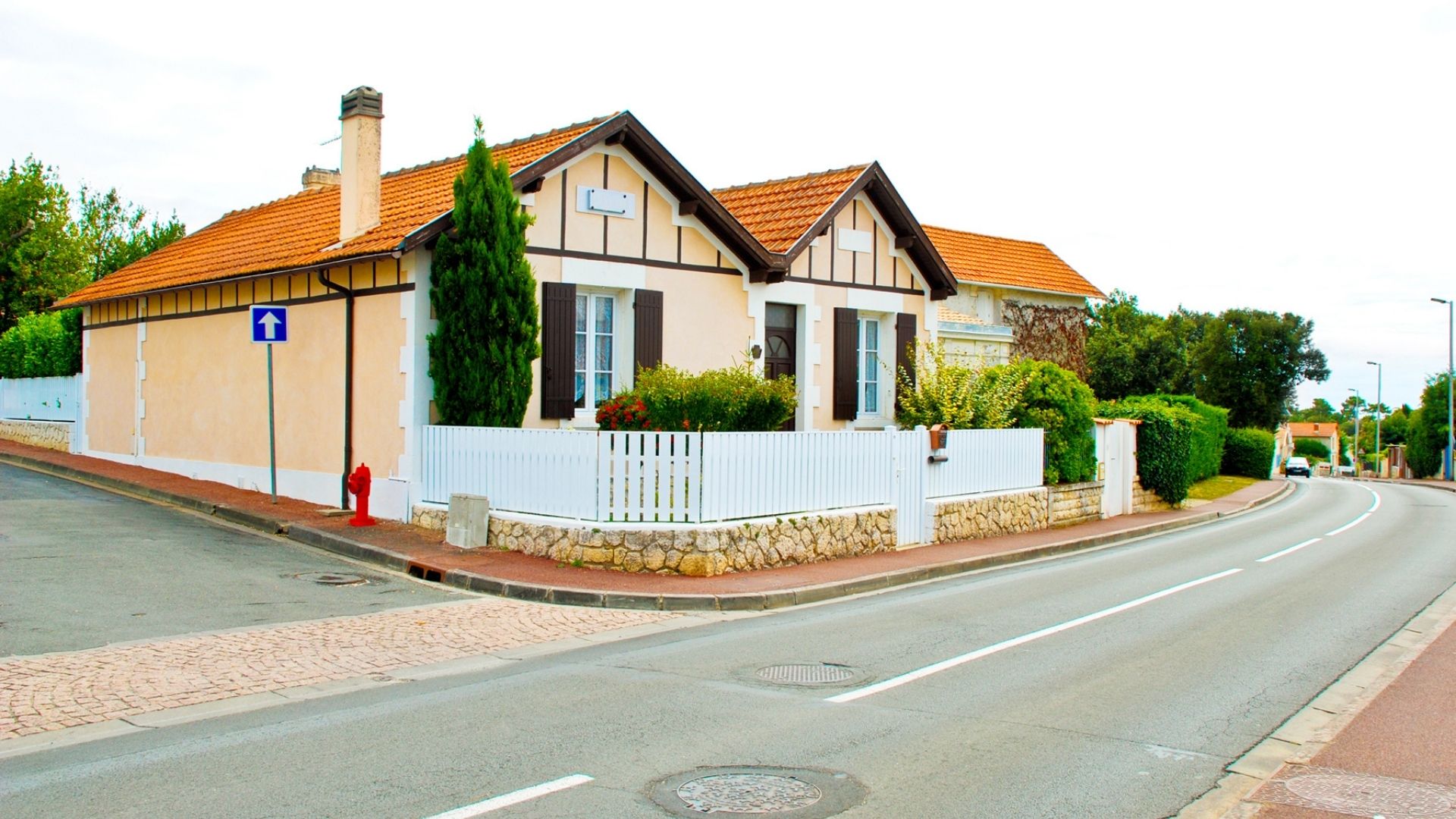 Maison exposée au bruit en bord de rue