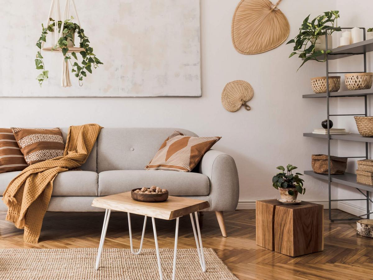 10 meubles et objets déco incontournables pour aménager son salon