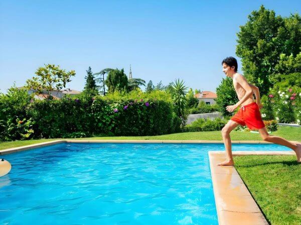 Sécuriser sa piscine : Réglementation et mesures obligatoires 2024