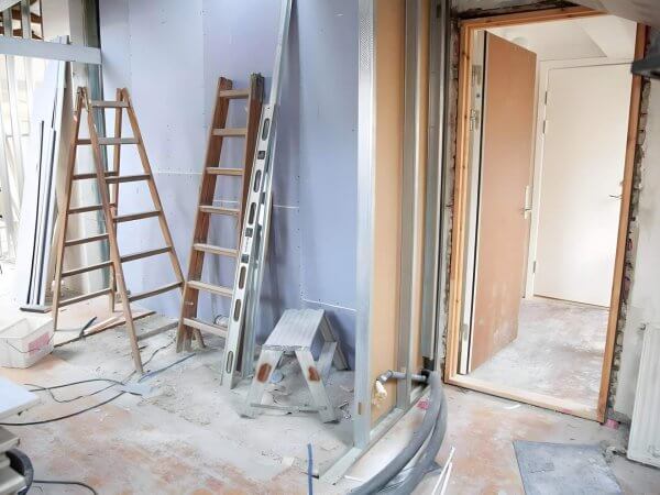 Qui doit souscrire un contrat d'assurance travaux de maison ?